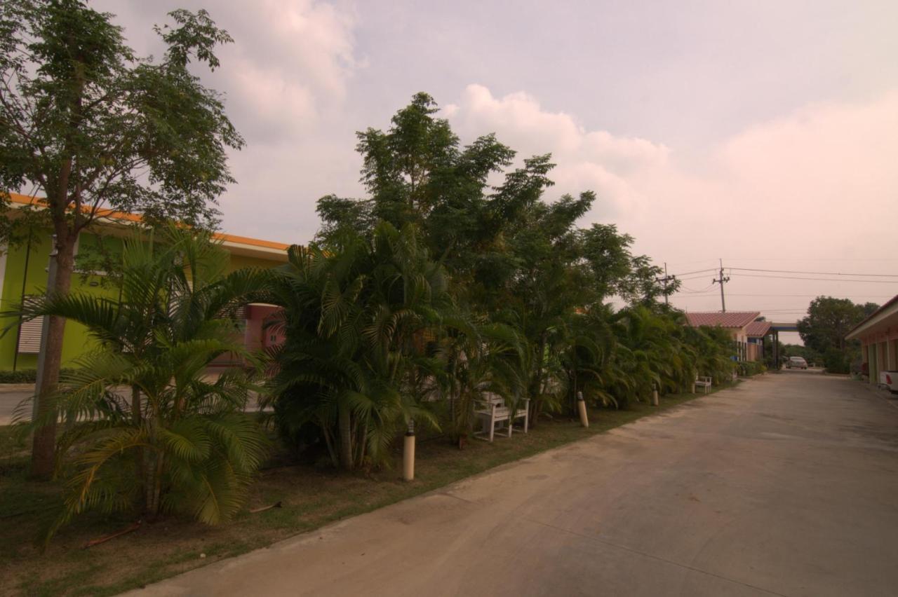 The Palm Resort Kampeang Saen Nakhon Pathom Exterior photo